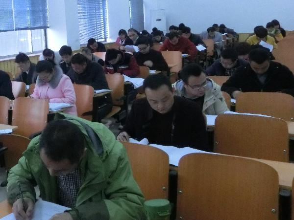 2016年3月10日beat365唯一官方网站第五考场考生正在认真答卷